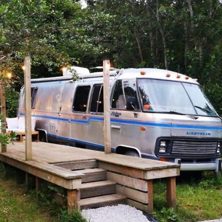 Glamping 1970 American Airstream Motorhome Ponsanooth Exterior photo