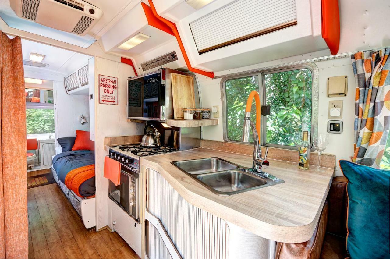Glamping 1970 American Airstream Motorhome Ponsanooth Exterior photo