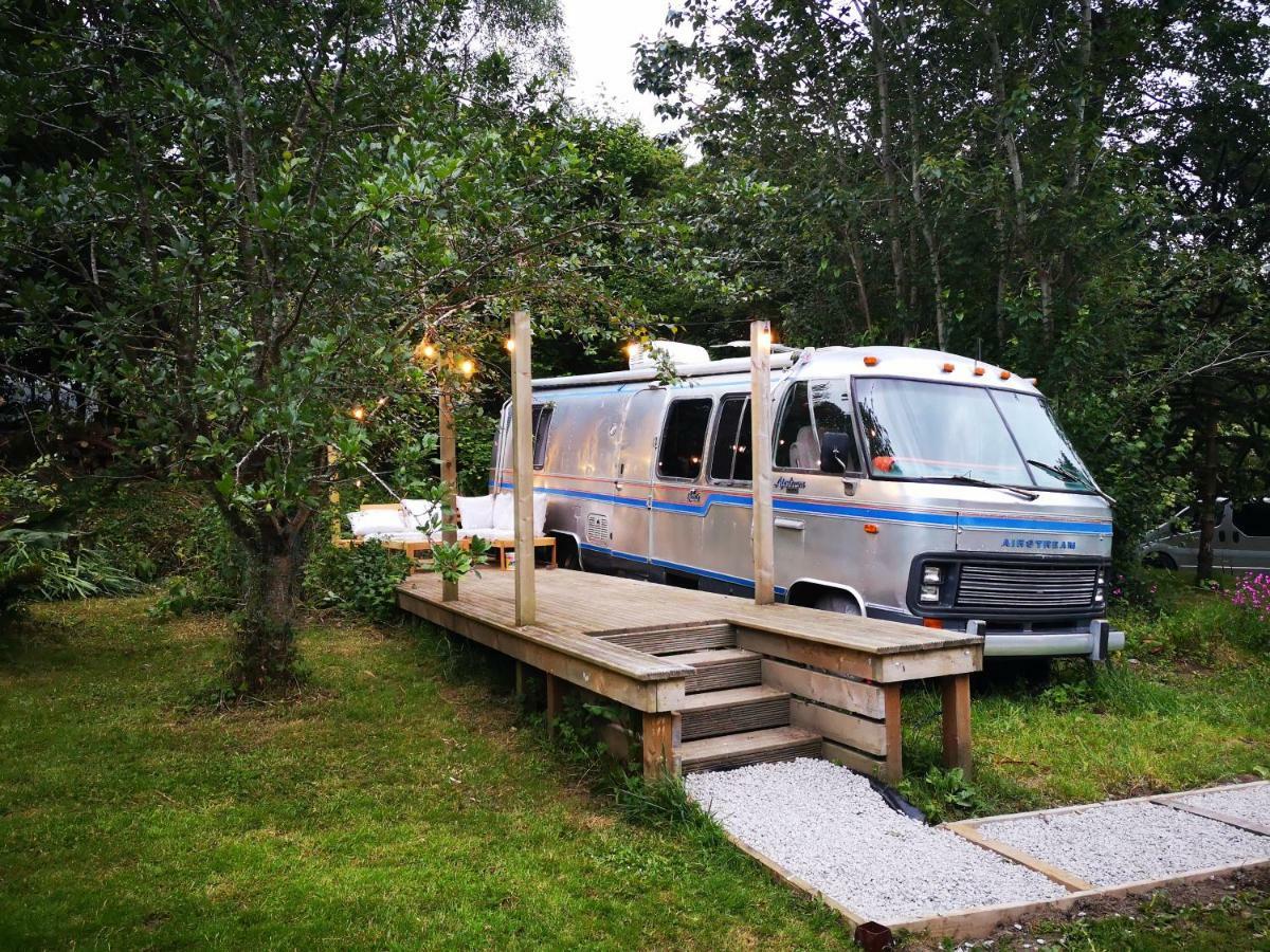 Glamping 1970 American Airstream Motorhome Ponsanooth Exterior photo
