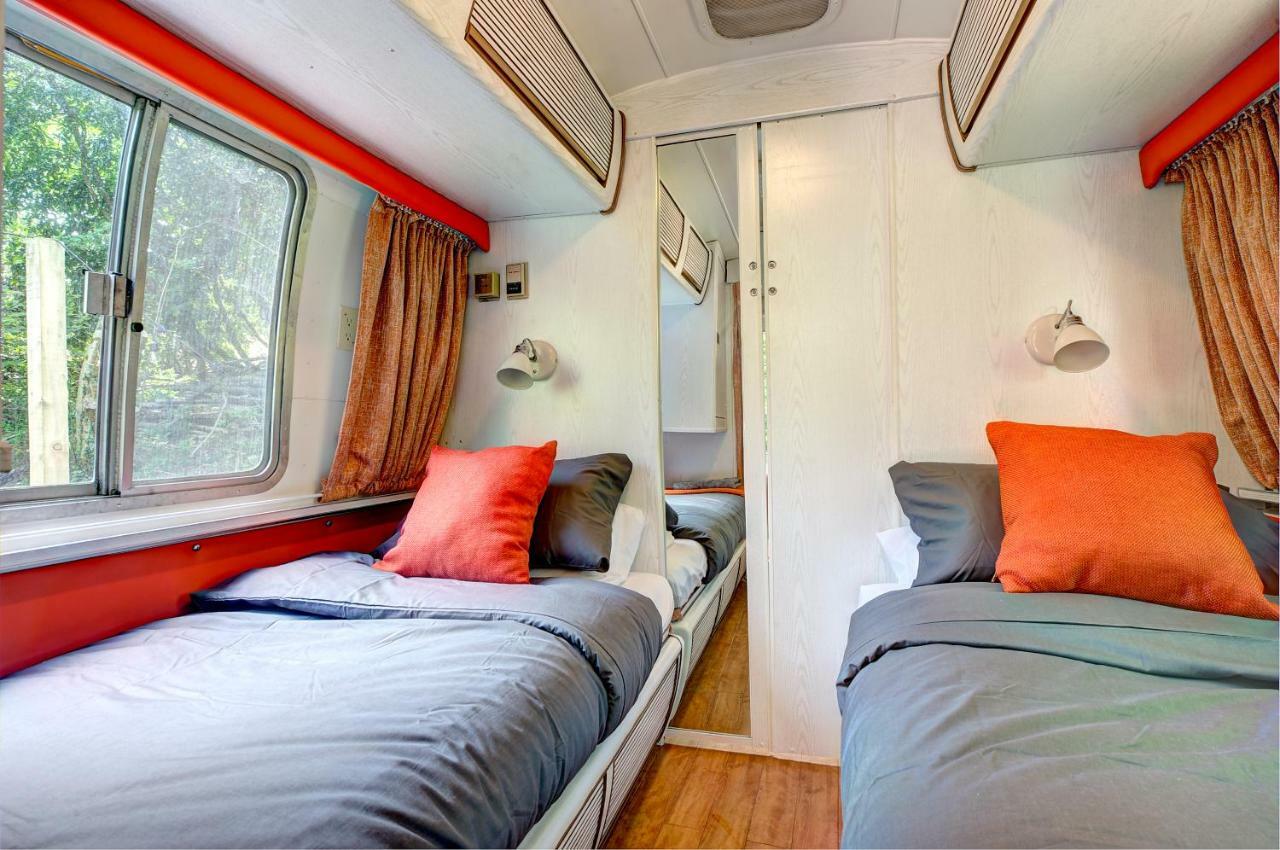 Glamping 1970 American Airstream Motorhome Ponsanooth Exterior photo