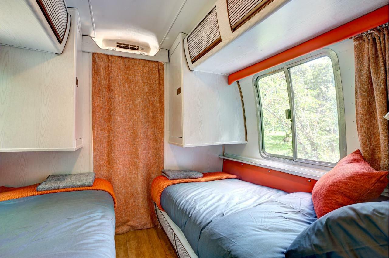 Glamping 1970 American Airstream Motorhome Ponsanooth Exterior photo