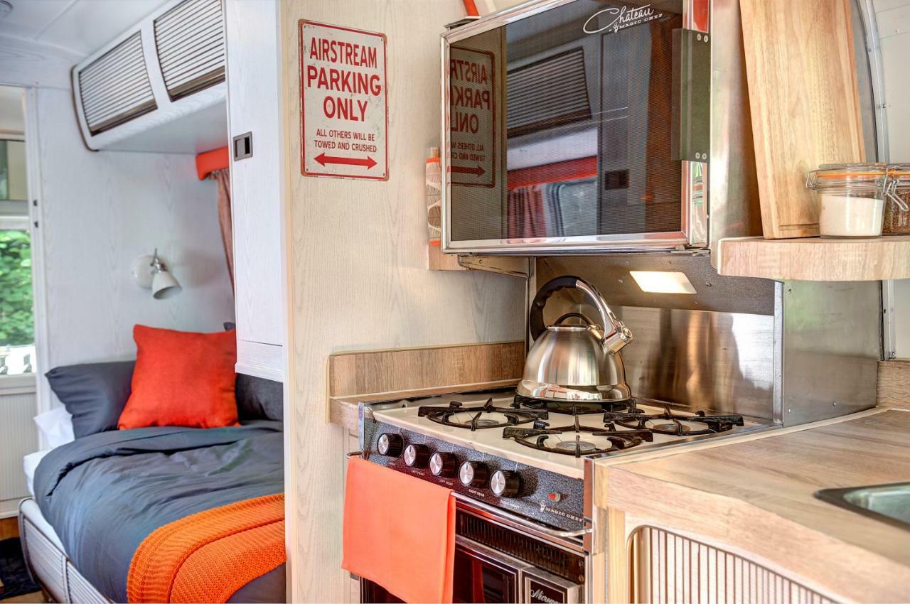 Glamping 1970 American Airstream Motorhome Ponsanooth Exterior photo