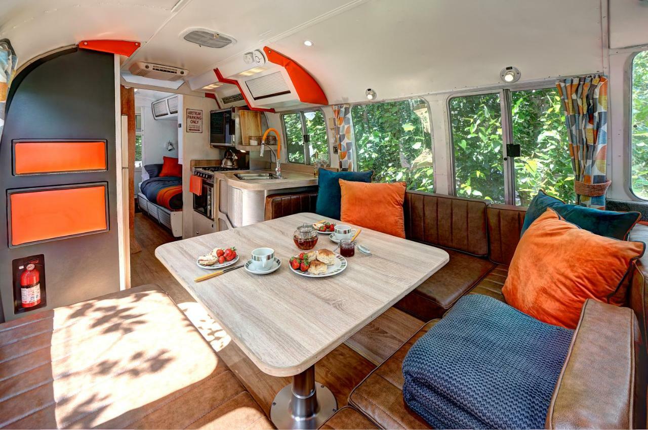Glamping 1970 American Airstream Motorhome Ponsanooth Exterior photo
