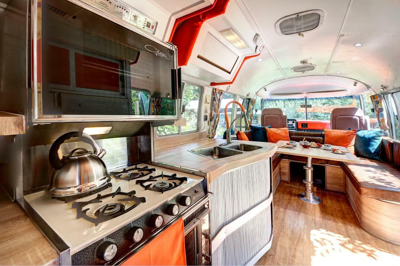 Glamping 1970 American Airstream Motorhome Ponsanooth Exterior photo