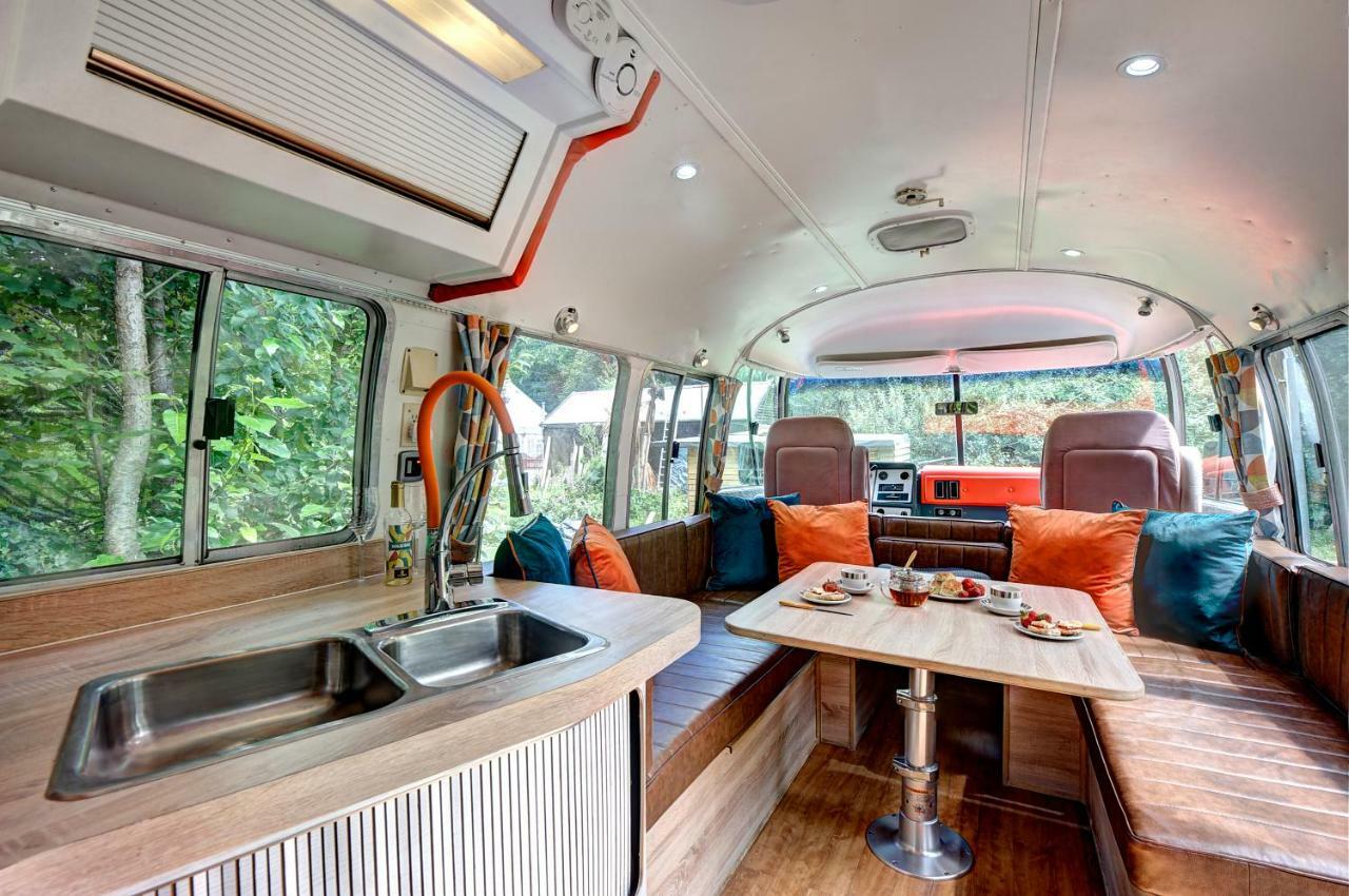 Glamping 1970 American Airstream Motorhome Ponsanooth Exterior photo